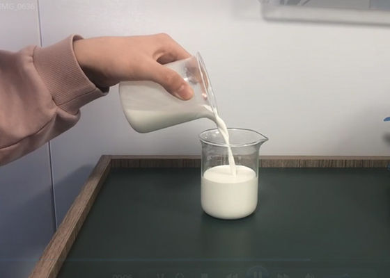 ミルクの白い乳液30%のカチオンのロジンの乳剤の粒度のユニフォーム